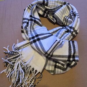 Vintage Marchall Field's Plaid Fringe Scarf in Black and White B1